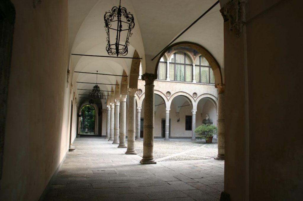 Casa Fontana Silvestri courtyard